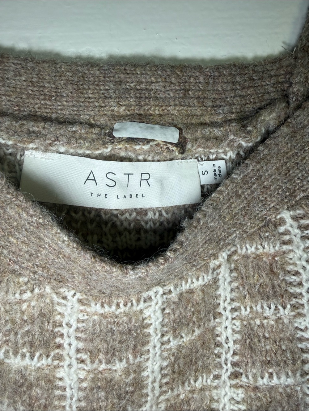 Astr Briarwood Checkered Beige Plaid Knit Sweater Crop Top Soft Fuzzy Texture S - Picture 4 of 9